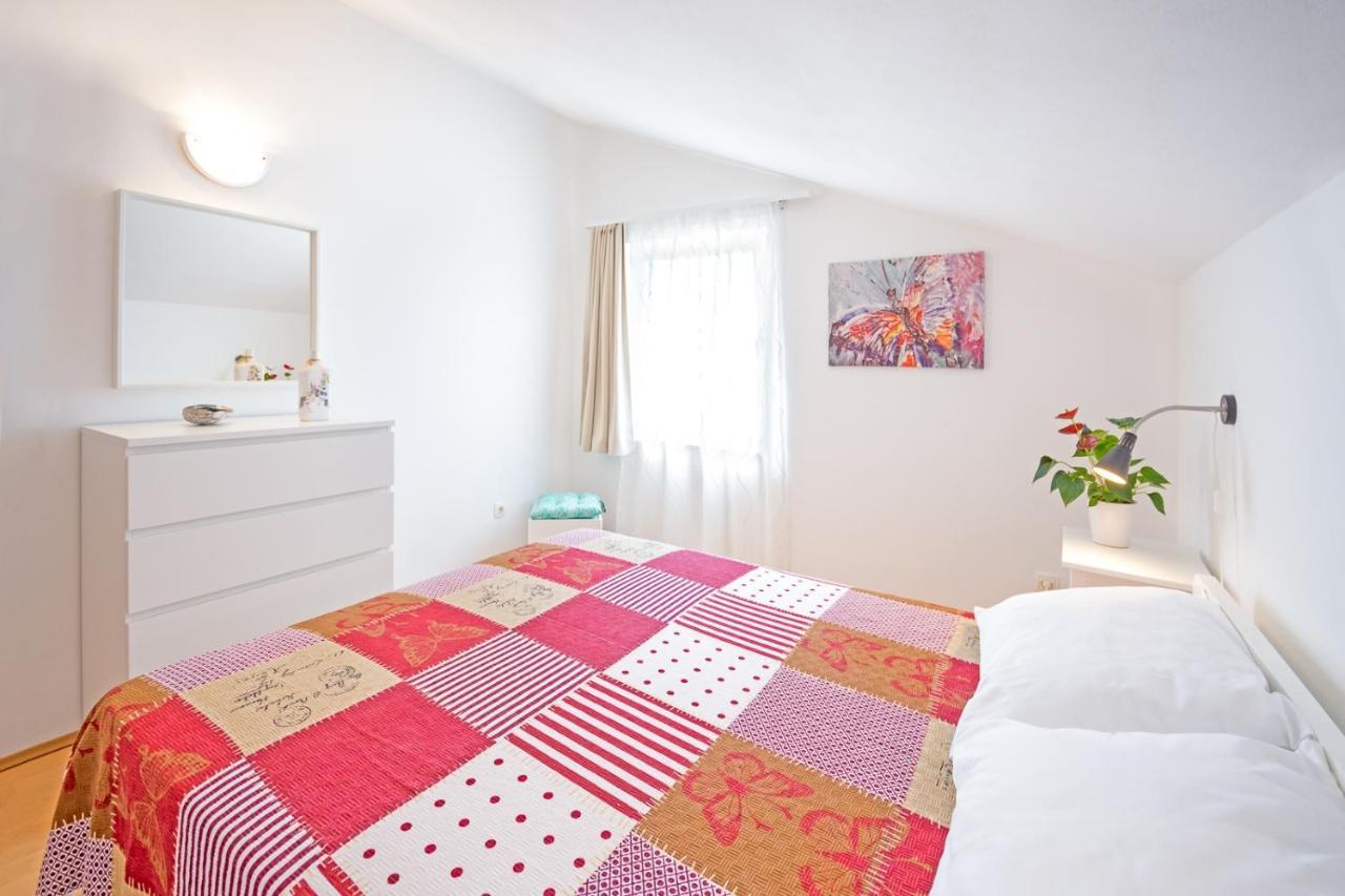 Apartments With A Parking Space Njivice, Krk - 5427 Exterior foto