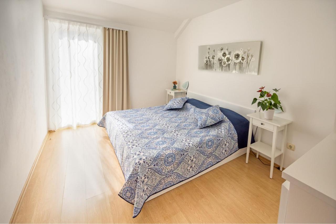 Apartments With A Parking Space Njivice, Krk - 5427 Exterior foto