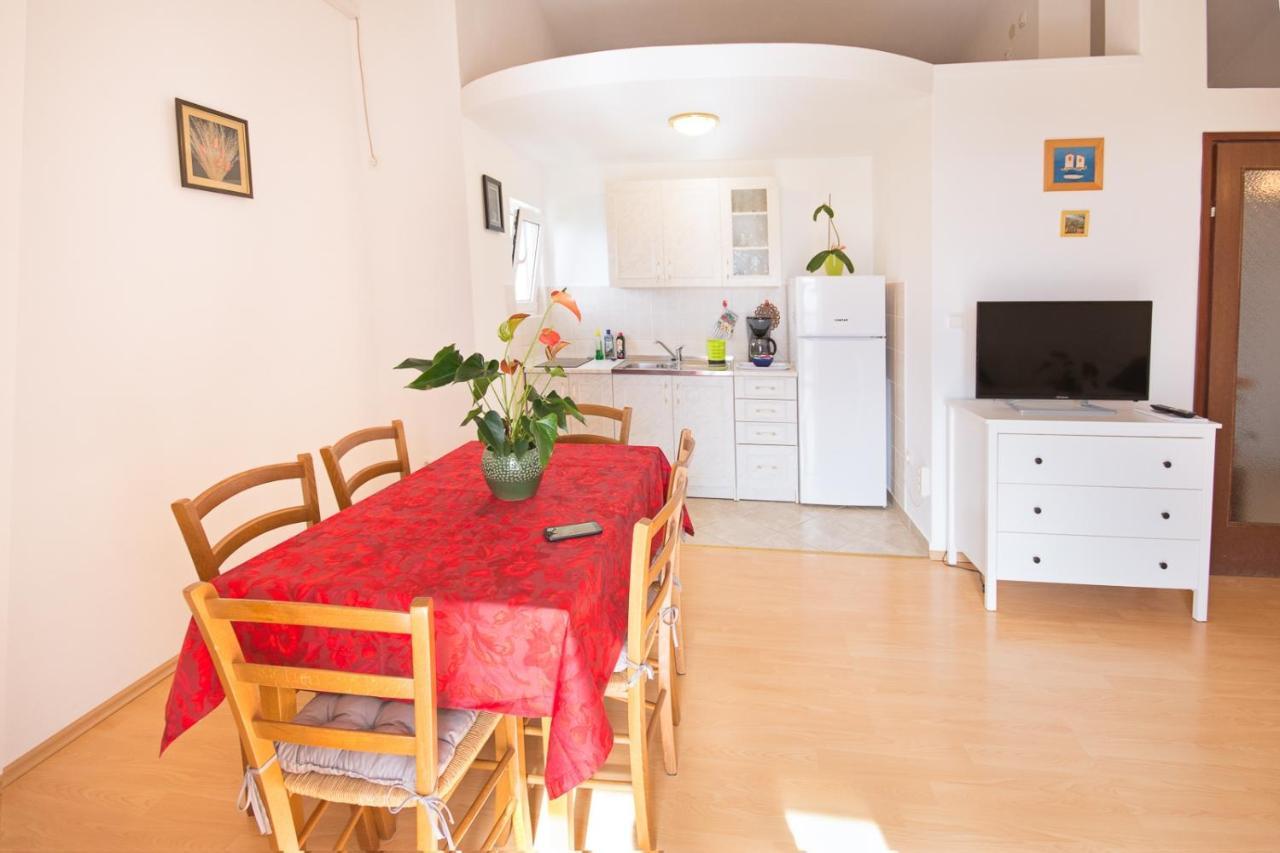 Apartments With A Parking Space Njivice, Krk - 5427 Exterior foto